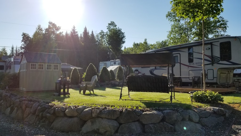 Camping La Jolie Rochelle | 221 La Petite-3e, Saint-Raphaël, QC G0R 4C0, Canada | Phone: (418) 243-1320