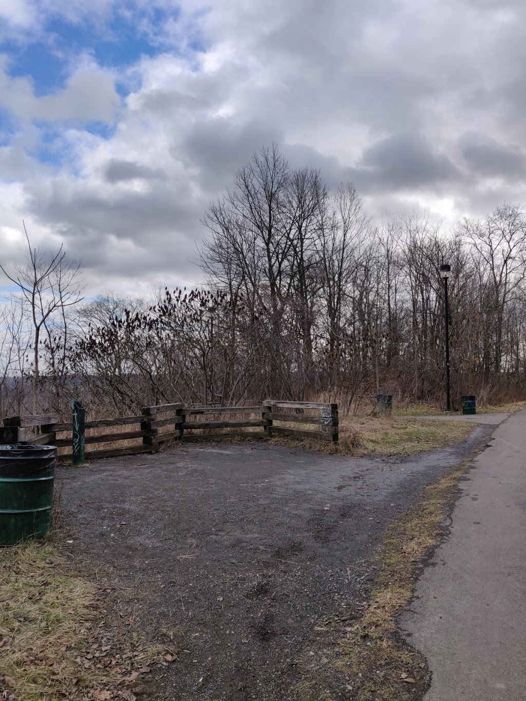 Escarpment Rail Trail Lookout | Escarpment Rail Trail, Hamilton, ON L8T, Canada | Phone: (289) 769-5155