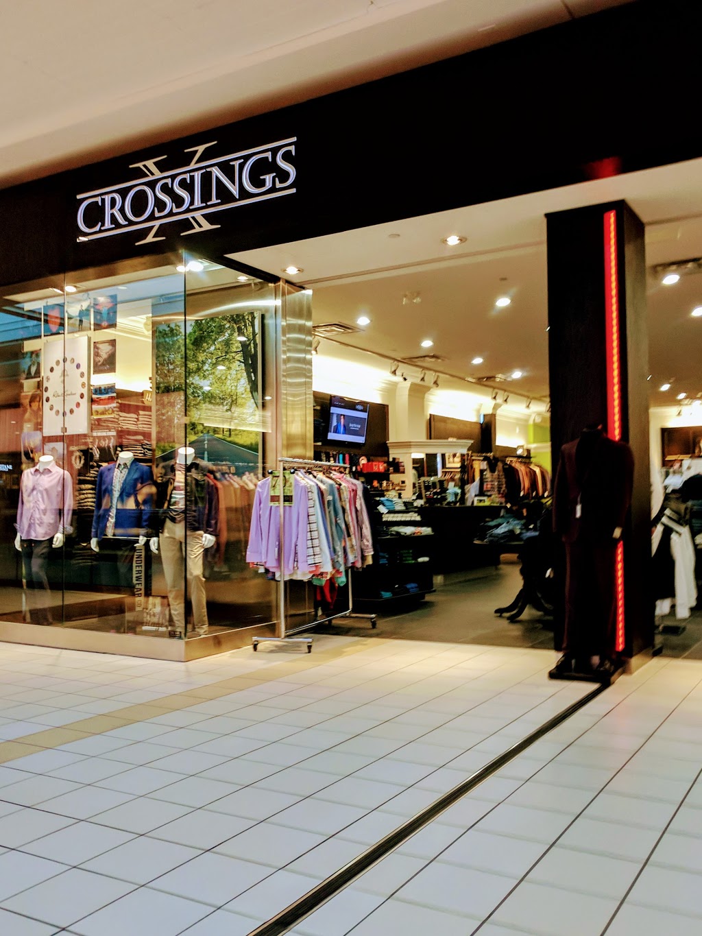 Crossings | 17600 Yonge St, Newmarket, ON L3Y 4Z1, Canada | Phone: (905) 898-7195