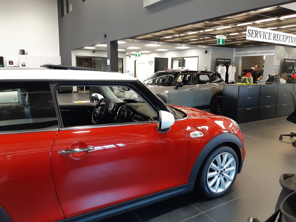 MINI Oakville | 2486 S Service Rd W, Oakville, ON L6L 5M5, Canada | Phone: (905) 469-6220