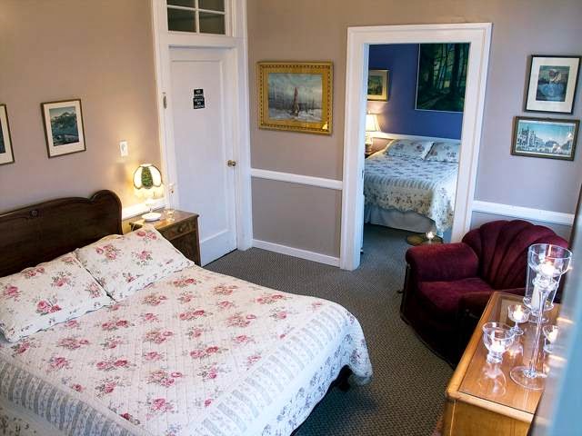 The Old Courthouse Inn | 6243 Walnut St, Powell River, BC V8A 4K4, Canada | Phone: (877) 483-4777