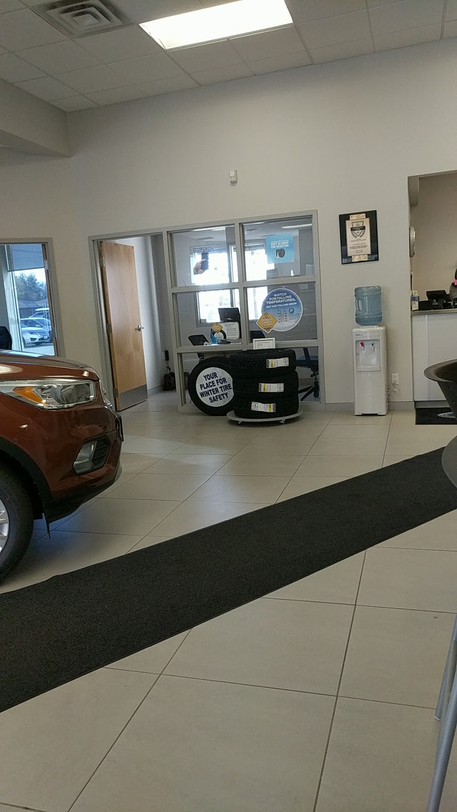 Smiths Falls Ford | 230 Lombard St, Smiths Falls, ON ON K7A5B8, Canada | Phone: (613) 283-8200