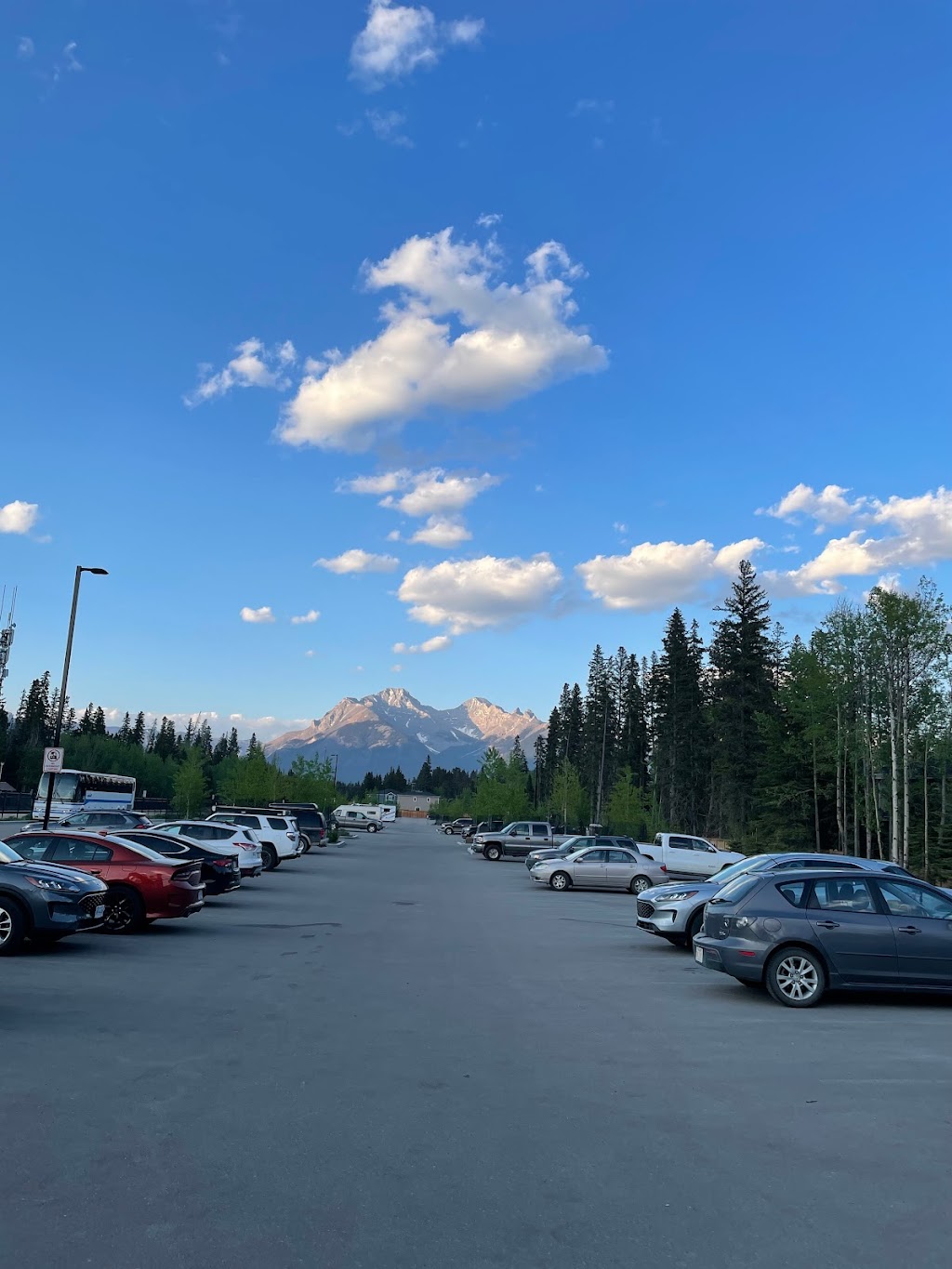 Free Parking Lot | 107 Tunnel Mountain Dr, Banff, AB T1L 1H5, Canada | Phone: (403) 762-6100