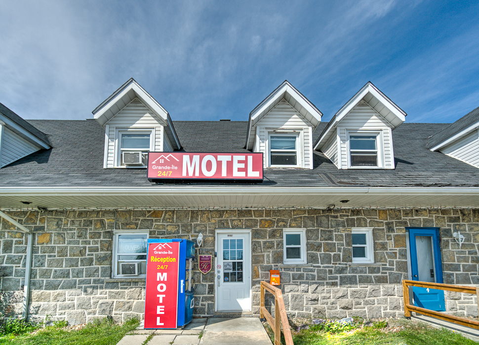 Motel Grande-Ile | 1215 Boulevard Monseigneur-Langlois, Salaberry-de-Valleyfield, QC J6S 1C1, Canada | Phone: (450) 373-9080