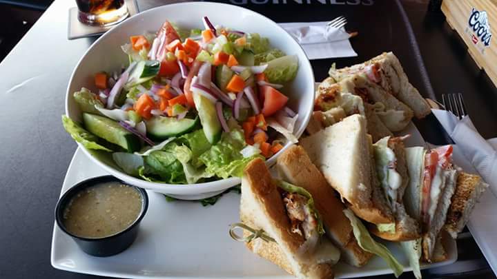 Wickies Pub And Restaurant | 274 Burton Ave, Barrie, ON L4N 4C7, Canada | Phone: (705) 725-0630