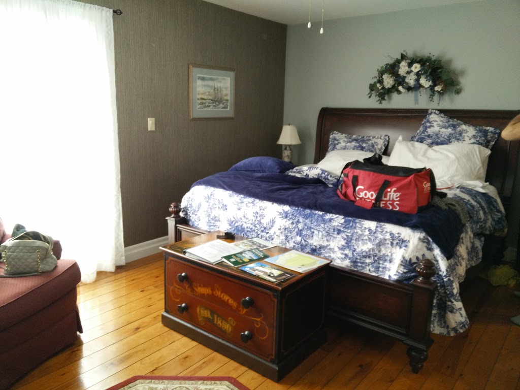 Brass Bell Bed And Breakfast | 1891 Lakeshore Rd, Niagara-on-the-Lake, ON L0S 1J0, Canada | Phone: (905) 468-9596