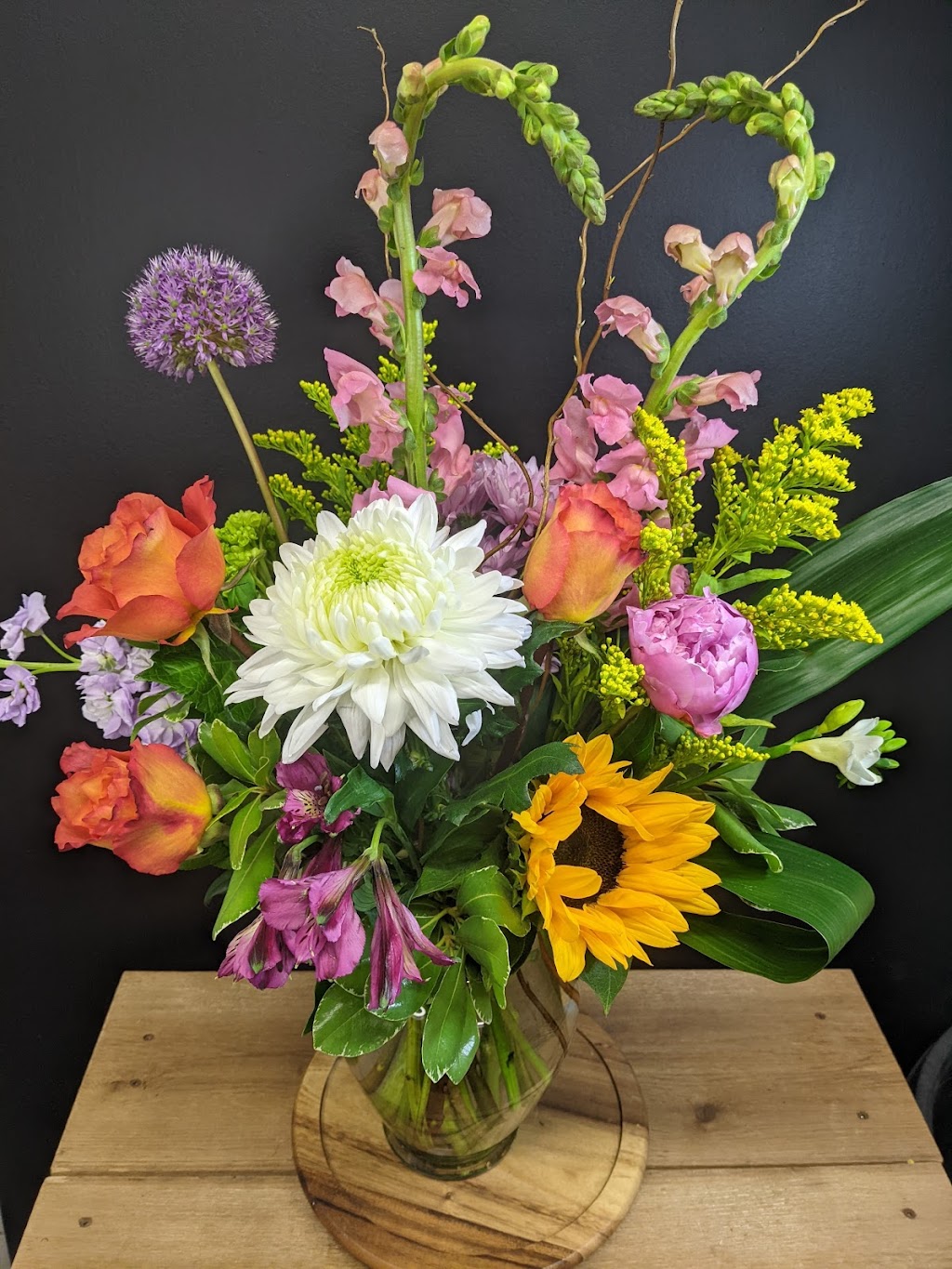 HD Blooms Inc. | 219 Bridlewood Cir SW, Calgary, AB T2Y 3L2, Canada | Phone: (587) 329-5337