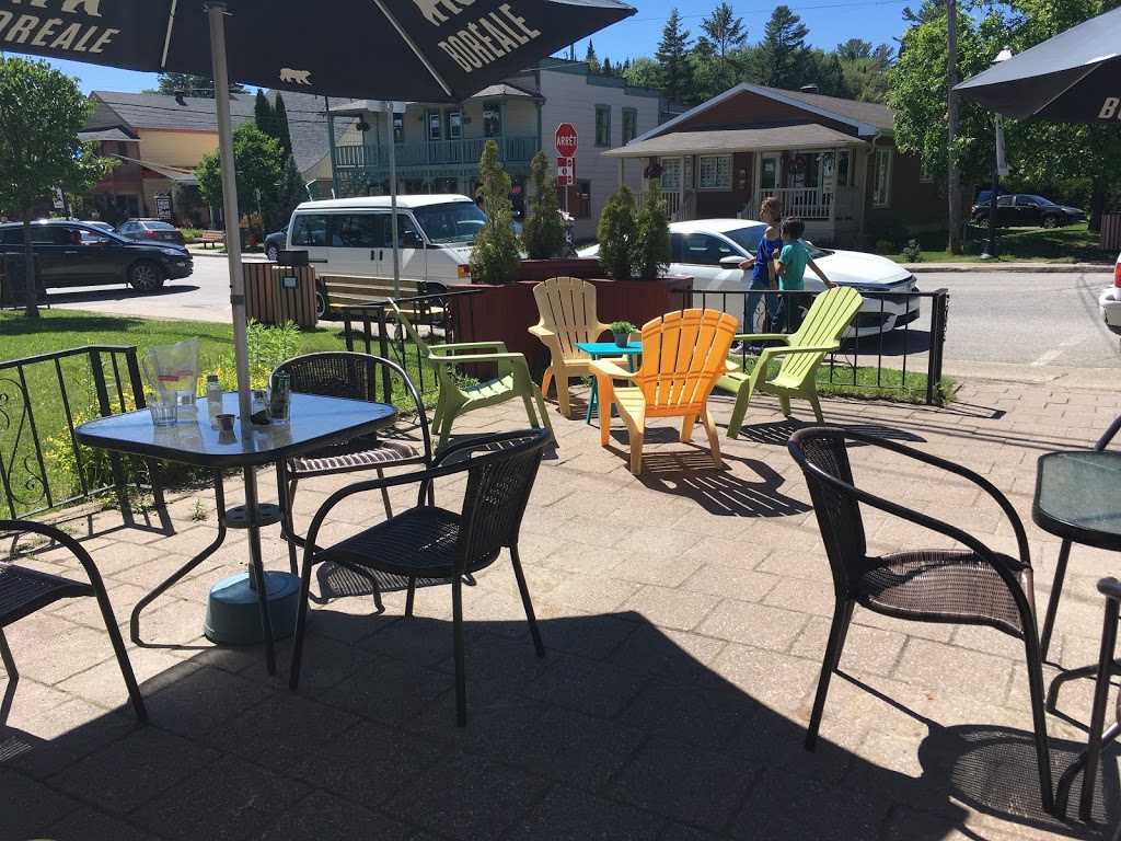 Bistro de la Marelle | 2510 Rue de lÉglise, Val-David, QC J0T 2N0, Canada | Phone: (819) 322-7348