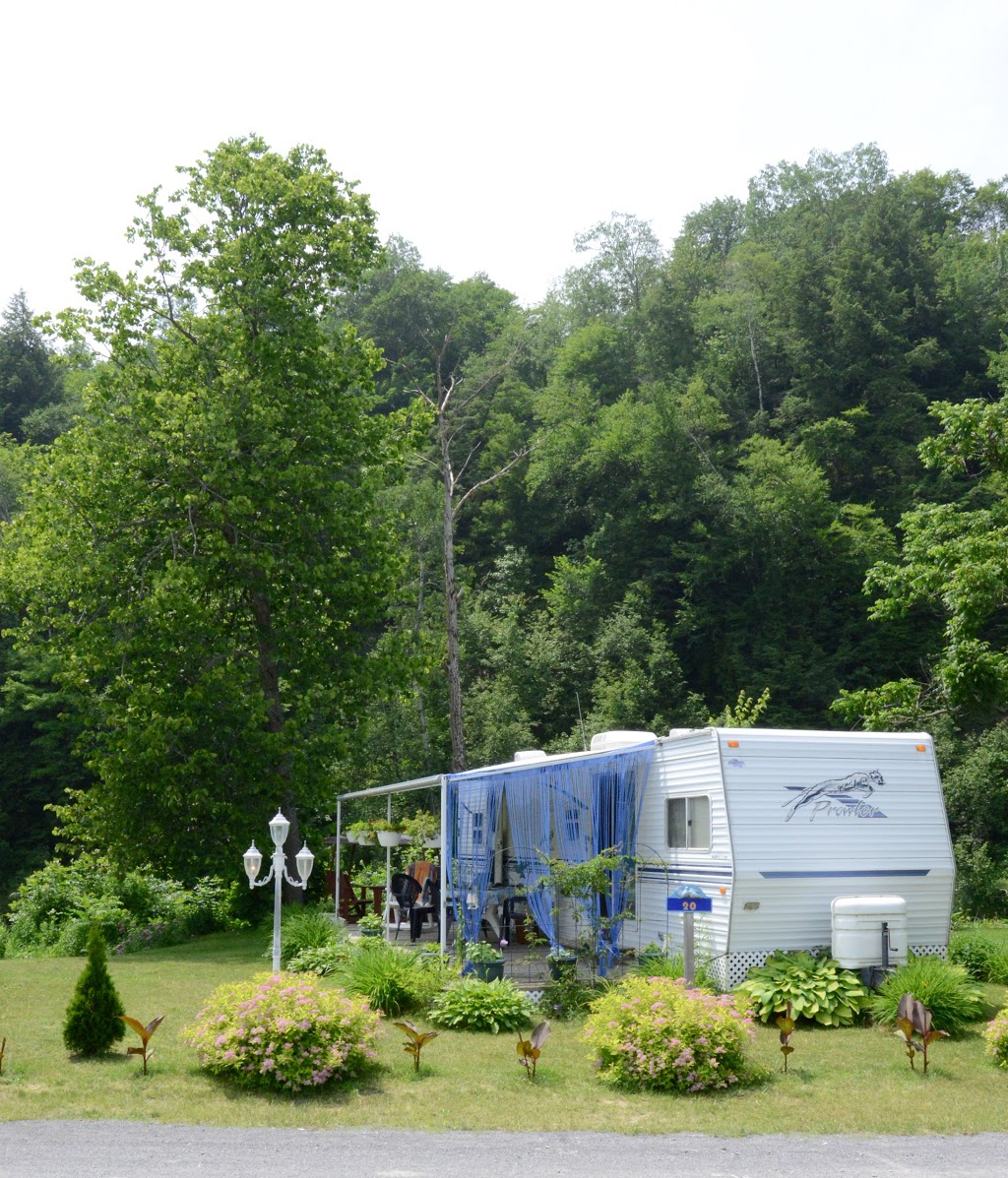 Camping Nadeau | 300 Rue des Campeurs, Sainte-Mélanie, QC J0K 3A0, Canada | Phone: (450) 889-2336