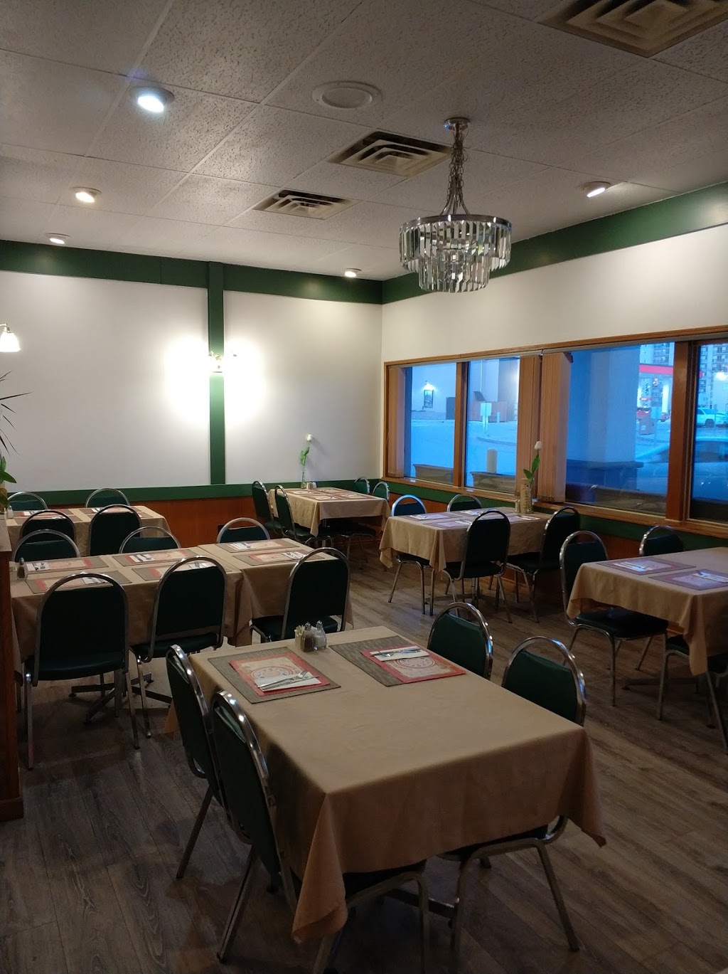 Empress of China Restaurant | 1050 Henderson Hwy, Winnipeg, MB R2K 2M5, Canada | Phone: (204) 334-9700