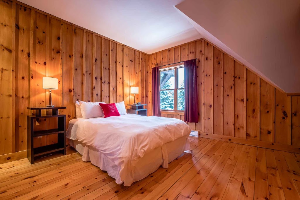 RCNT Chalet #35 | Des, Chemin des Buissons, Lac-Supérieur, QC J0T 1P0, Canada | Phone: (844) 370-0257