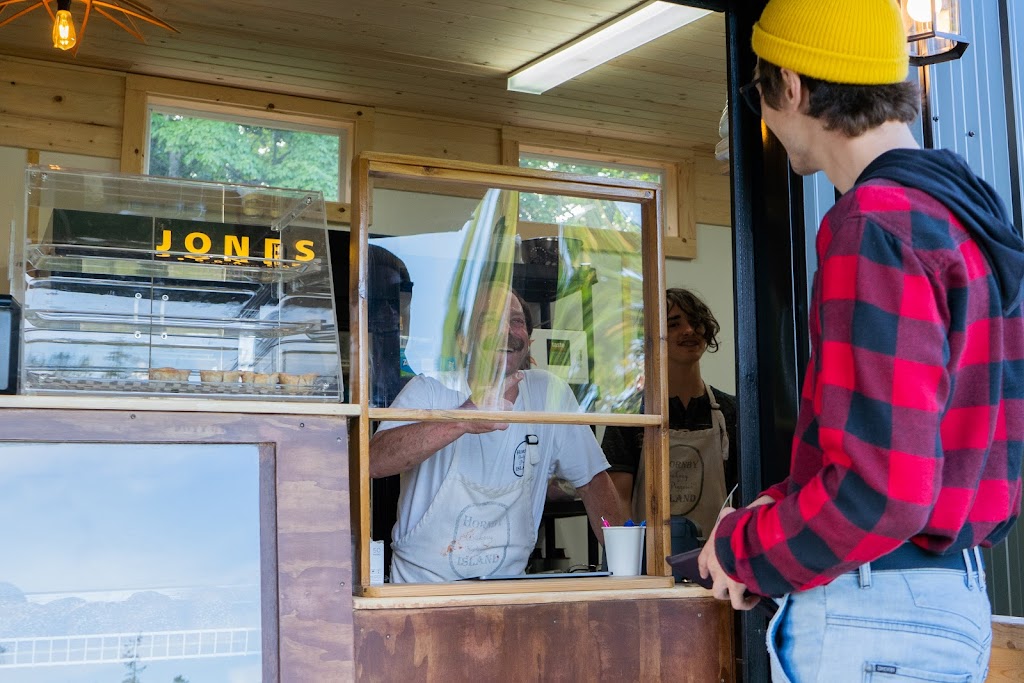 Hornby Island Bakery & Pizzeria | 3005 St Johns Point Rd, Hornby Island, BC V0R 1Z0, Canada | Phone: (250) 335-2595