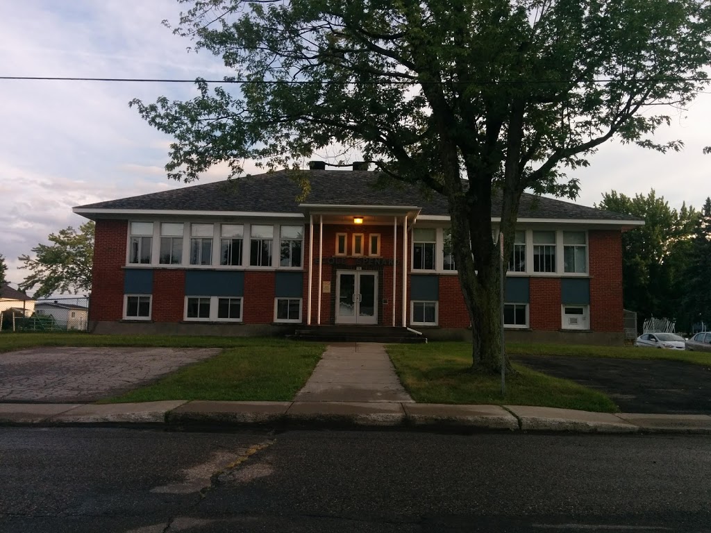 École Saint-Joseph - Spénard | 150 Rue du Cinquantenaire, Sainte-Madeleine, QC J0H 1S0, Canada | Phone: (450) 773-6881