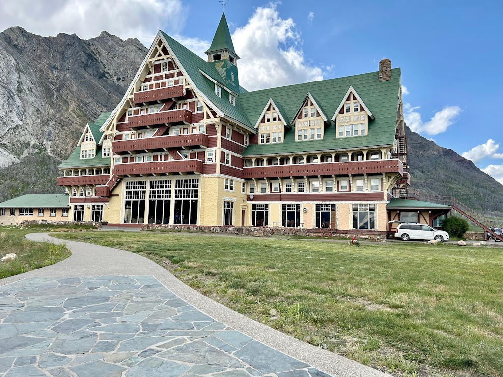 Windsor Lounge | Glacier Park Inc, AB-5, Waterton Park, AB T0K 2M0, Canada | Phone: (403) 236-3400