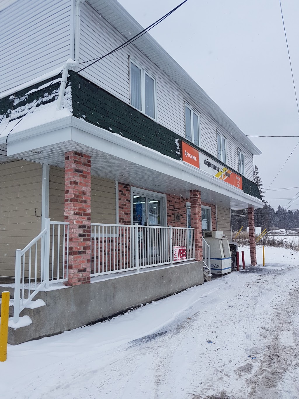 Depanneurn Kim | 450 Côte St Paul, Saint-Colomban, QC J5K 1Z9, Canada | Phone: (450) 436-8558