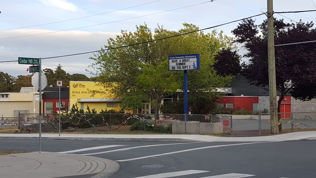 École Élémentaire Doncaster Elementary | 1525 Rowan St, Victoria, BC V8P 1X4, Canada | Phone: (250) 595-3611