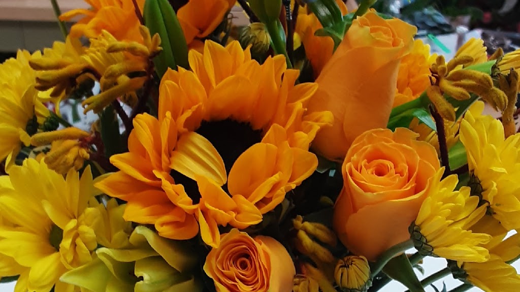Bloomers Flower & Gift Market | 6850 Thorold Stone Rd, Niagara Falls, ON L2J 1B4, Canada | Phone: (905) 371-2067