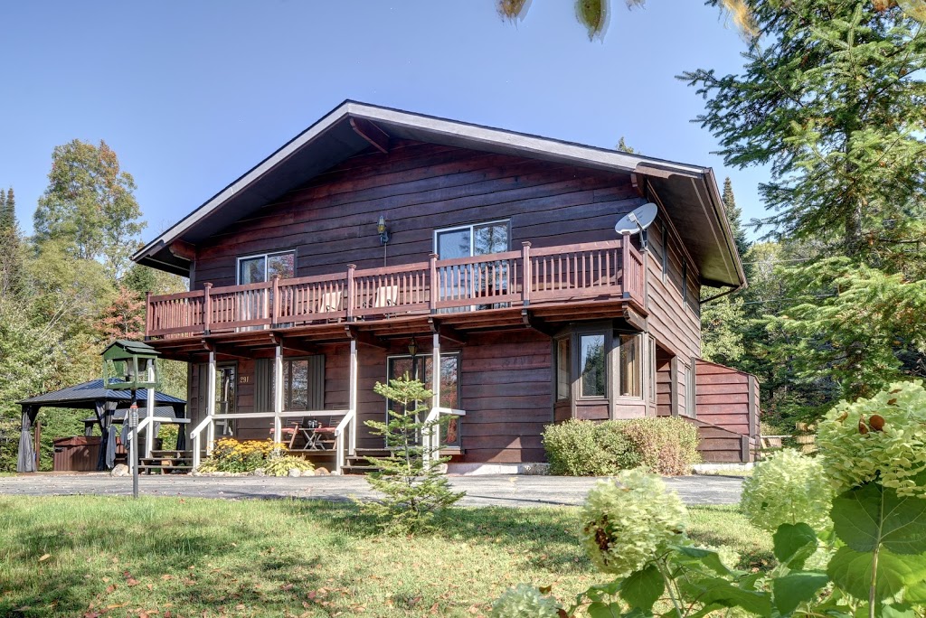 Chalet du Nordet | 291 Chemin du Nordet, Lac-Supérieur, QC J0T 1J0, Canada | Phone: (514) 232-9597