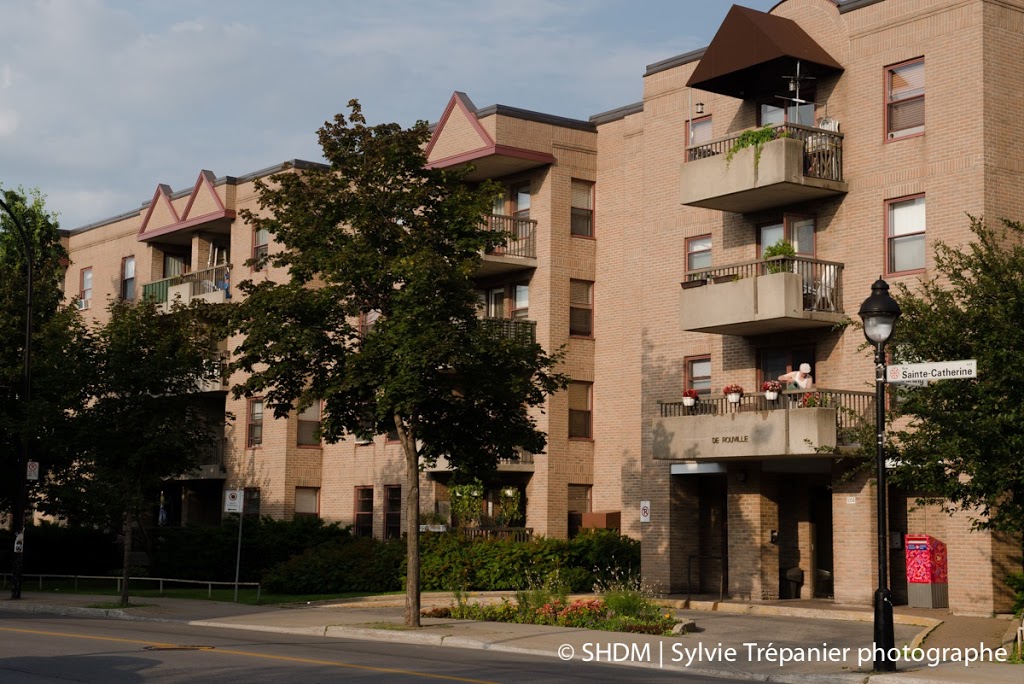 Le De Rouville, immeuble Autonomie+ de la SHDM | 3350 Rue Sainte-Catherine E, Montréal, QC H1W 3G5, Canada | Phone: (514) 380-7436