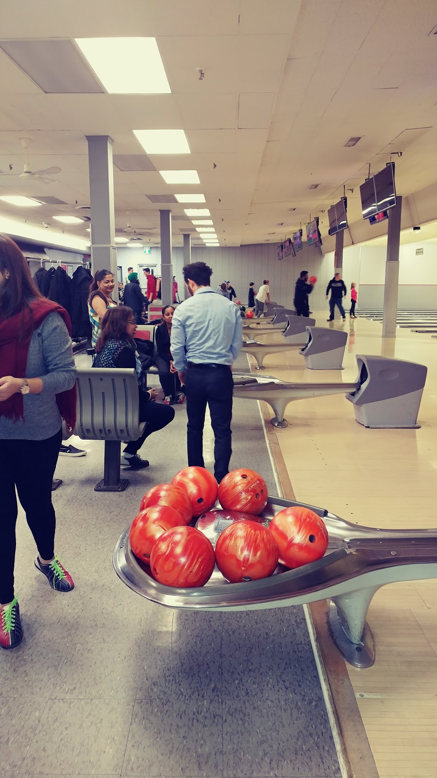 Bowlerama Rexdale | 115 Rexdale Blvd, Etobicoke, ON M9W 1P1, Canada | Phone: (416) 743-8388