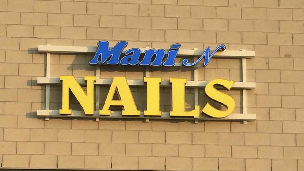 Mani N Nails | 15620 Bayview Ave b4, Aurora, ON L4G 0Y7, Canada | Phone: (905) 841-0888