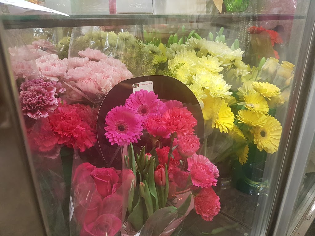 Flowers By Rosita | 330 George St, Port Stanley, ON N5L 1C6, Canada | Phone: (519) 782-4822