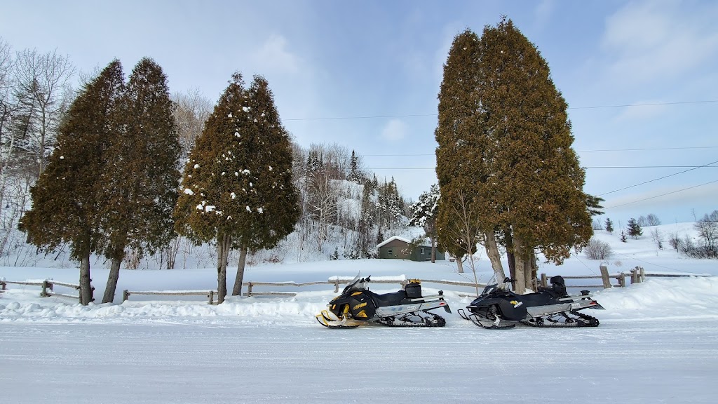 LEtoile du Fjord | 848 Rte de Tadoussac, Sainte-Rose-du-Nord, QC G0V 1T0, Canada | Phone: (418) 812-5962