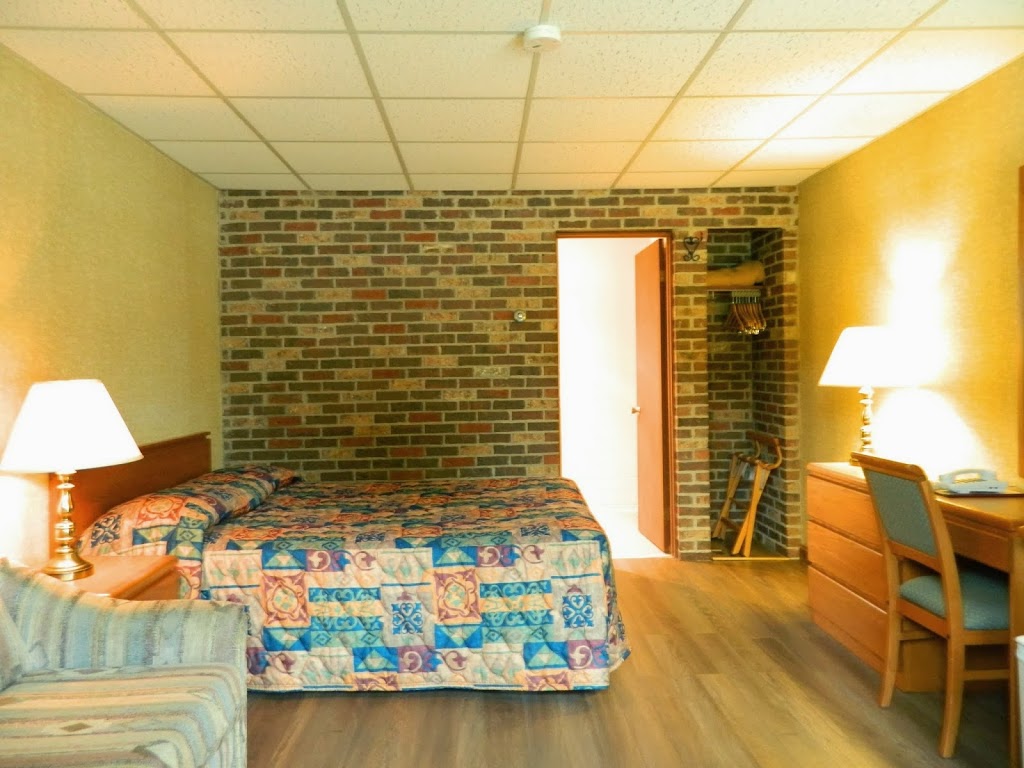 Motel la Paysanne | 42 Rue Queen, Sherbrooke, QC J1M 1H9, Canada | Phone: (819) 569-5585