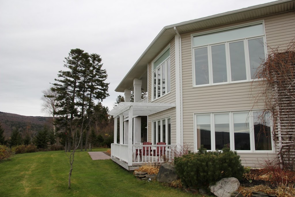 Cliffside Suites & Cottage | 22 Bayview Dr, Alma, NB E4H 1E1, Canada | Phone: (866) 881-1022