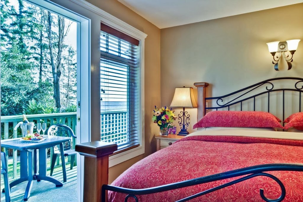 The Bonniebrook Lodge | 1532 Ocean Beach Esplanade, Gibsons, BC V0N 1V5, Canada | Phone: (604) 886-2887