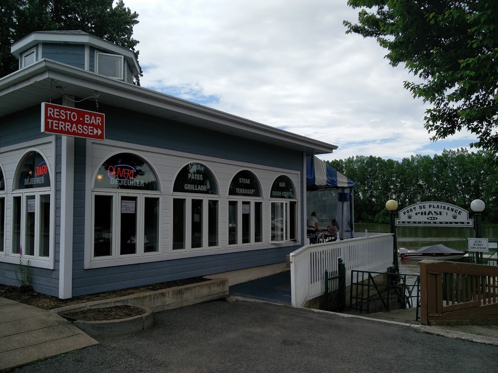 Restaurant Le Giroubelle | 541 Rue de Frontenac, Berthierville, QC J0K 1A0, Canada | Phone: (450) 836-6444