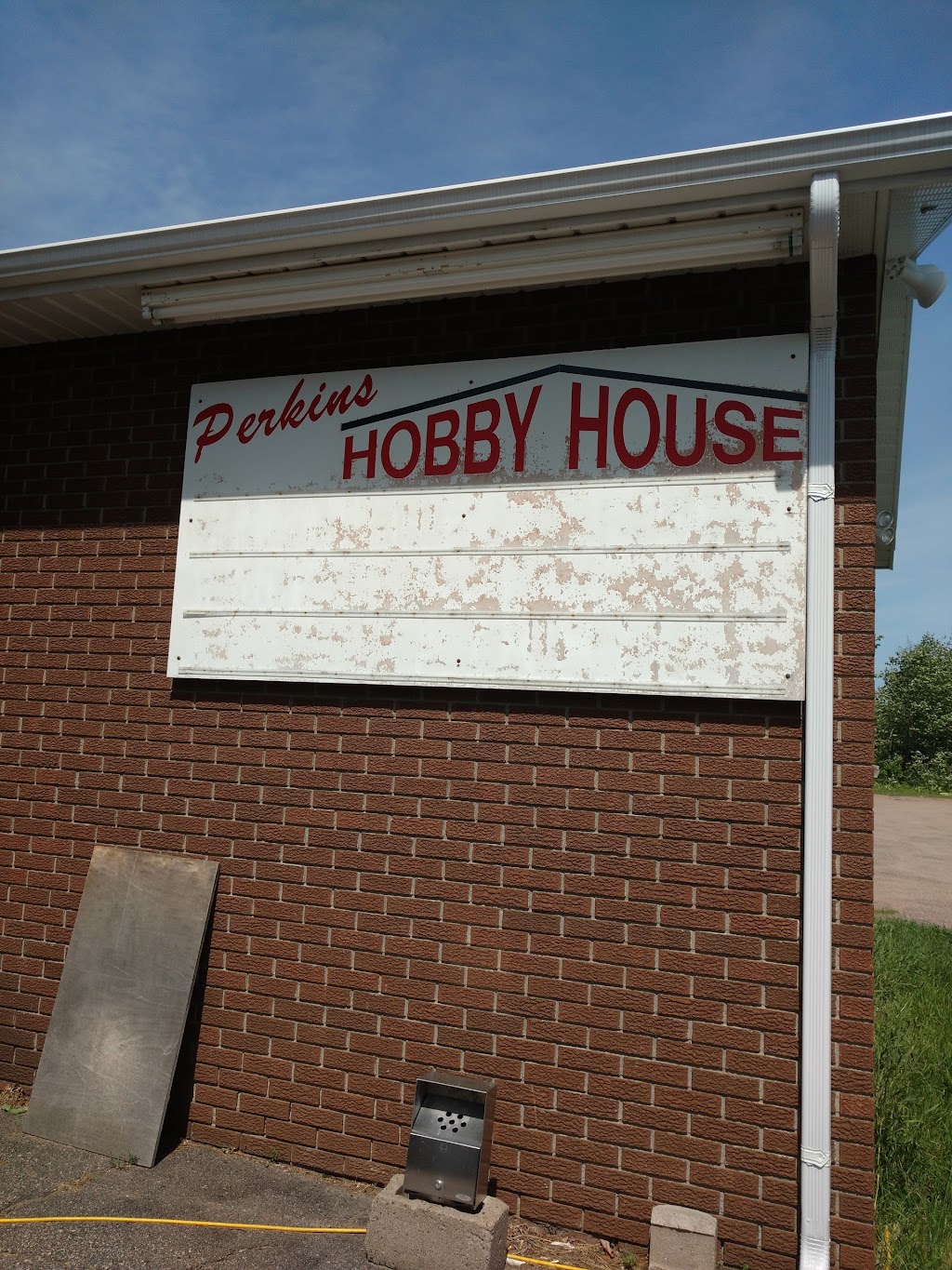 Perkins Hobby House | 56 Mohns Ave, Petawawa, ON K8H 2G9, Canada | Phone: (613) 687-6394