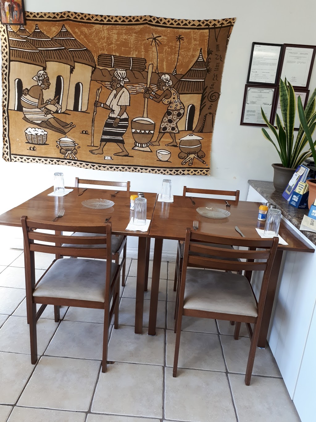 Resto-Café Chez Les Copains El-Shadi-Roï Cuisine Africaine | 152 Rue Eddy, Gatineau, QC J8X 2W8, Canada | Phone: (819) 771-5423