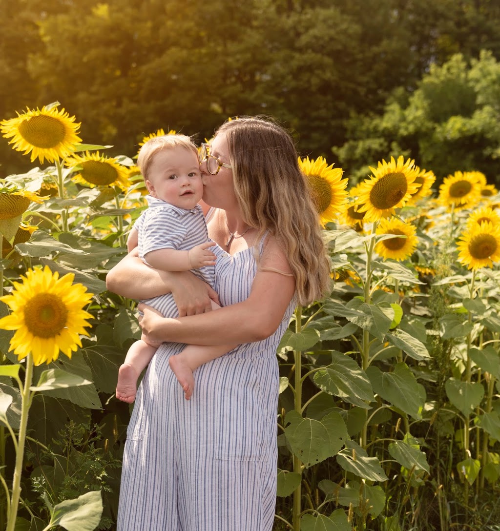 Giggles Newborn Studio | Asleton Blvd, Milton, ON L9T 7K3, Canada | Phone: (437) 989-3889