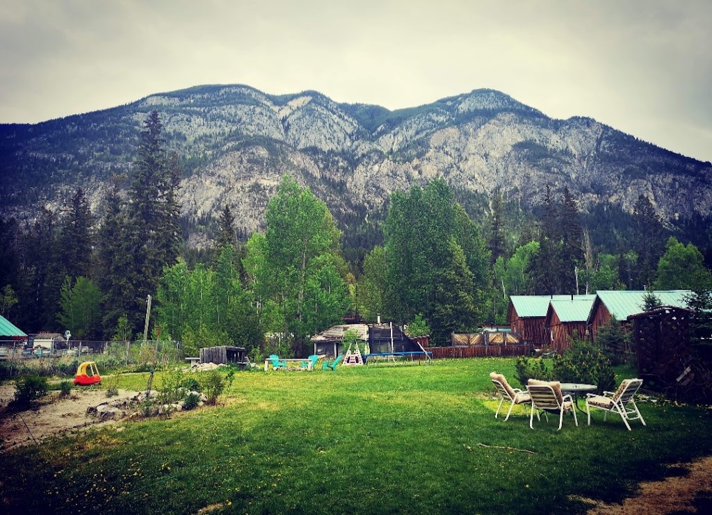 Columbia Valley Cabins | 5011 Beaverfoot St, Spillimacheen, BC V0A 1P0, Canada | Phone: (306) 281-5898