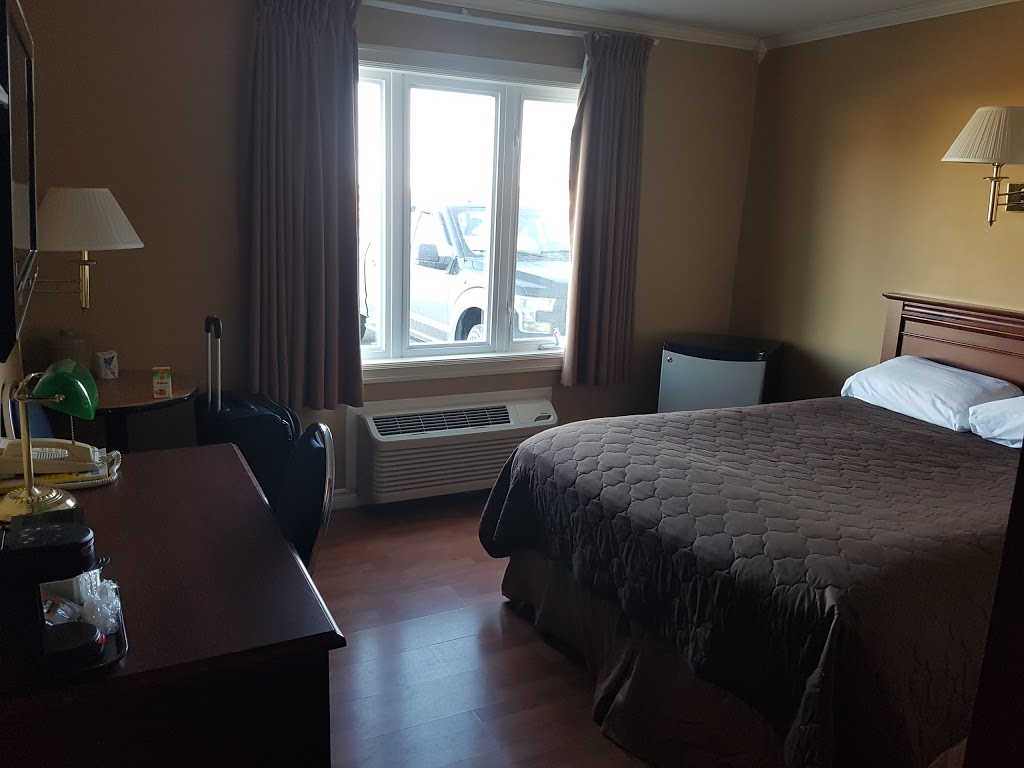 Bay Roberts Hotel | 72-76 Water St, Bay Roberts, NL A0A 1G0, Canada | Phone: (709) 786-4700