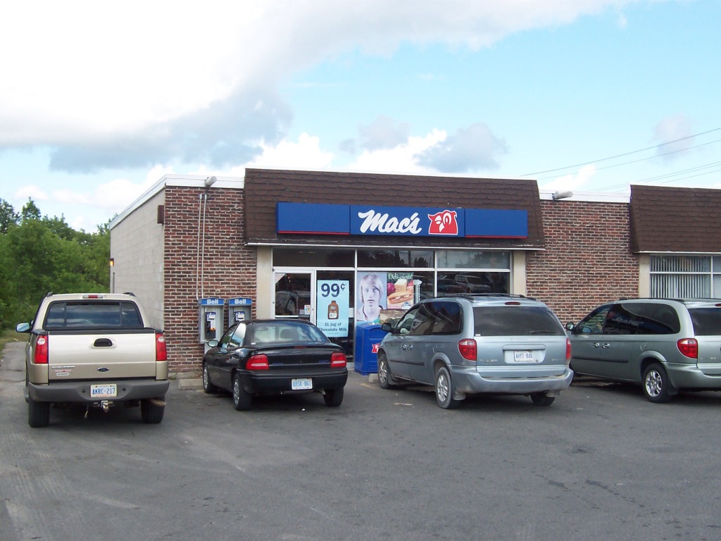 Macs | 194 Lansdowne St E, Peterborough, ON K9J 7N9, Canada | Phone: (705) 743-1591