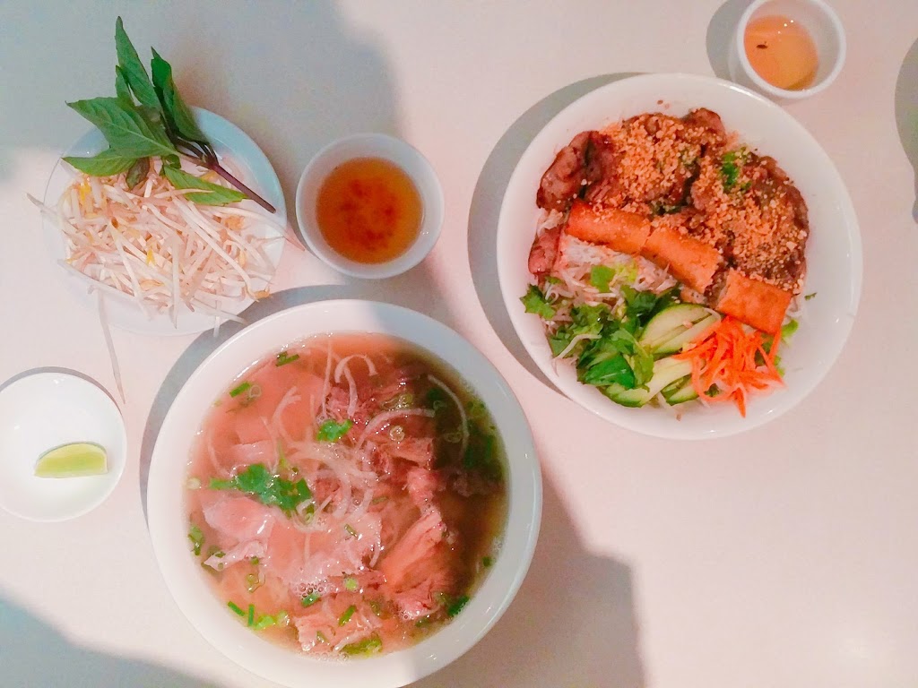 Bach Yen Vietnamese Cuisine | 738 Gerrard St E, Toronto, ON M4M 1Y3, Canada | Phone: (647) 347-8160