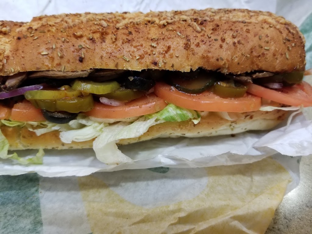 Subway | 320 Bayfield St, Bayfield Mall Unit # 87, Barrie, ON L4M 6X7, Canada | Phone: (705) 722-4721
