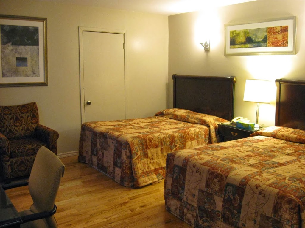 Motel Clair-Mont | 1591 Rue Principale E, Sainte-Agathe-des-Monts, QC J8C 1M1, Canada | Phone: (819) 326-1444