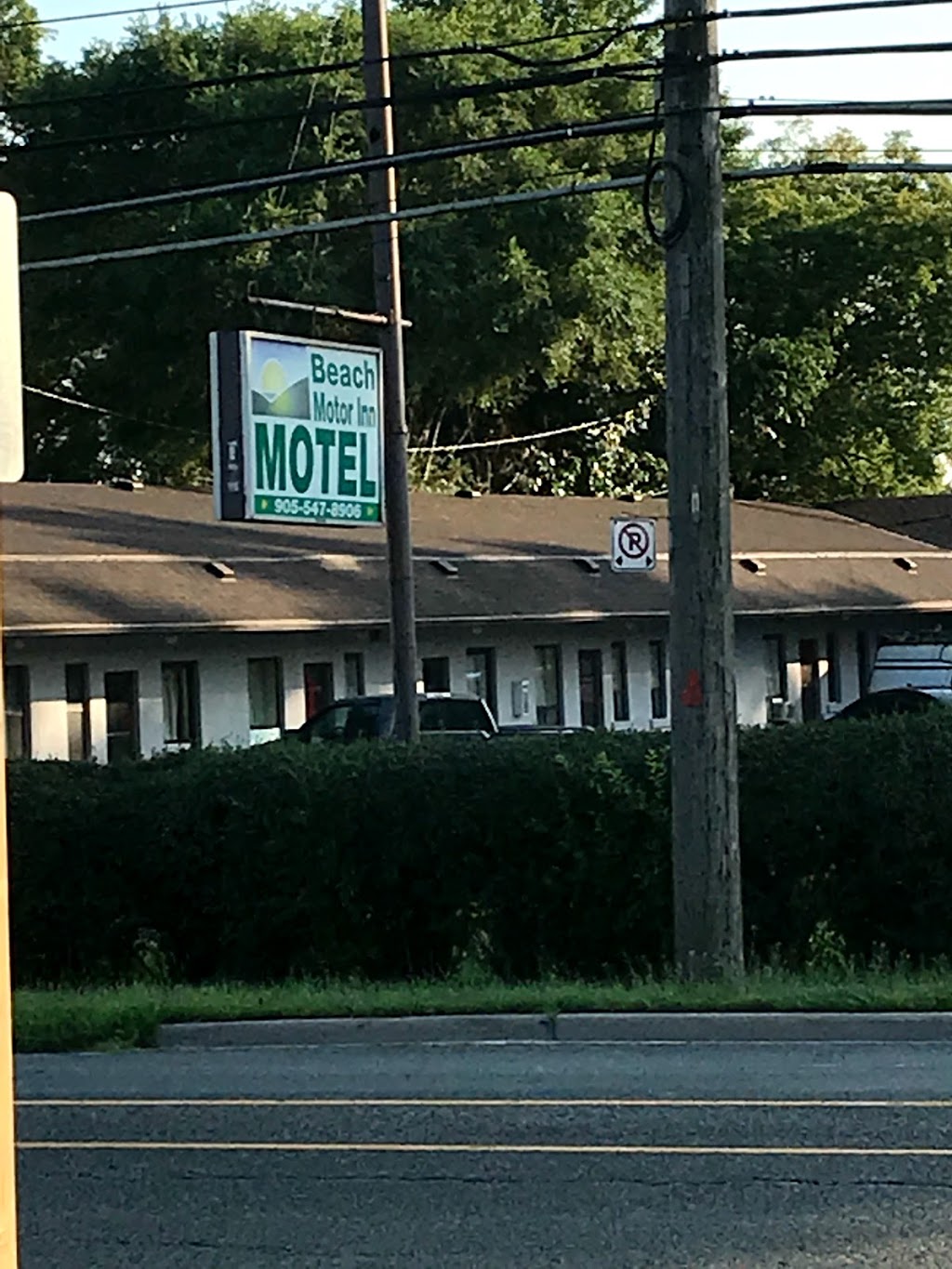 Beach Motor Inn Motel | 400 Beach Blvd, Hamilton, ON L8H 6W7, Canada | Phone: (905) 547-8906