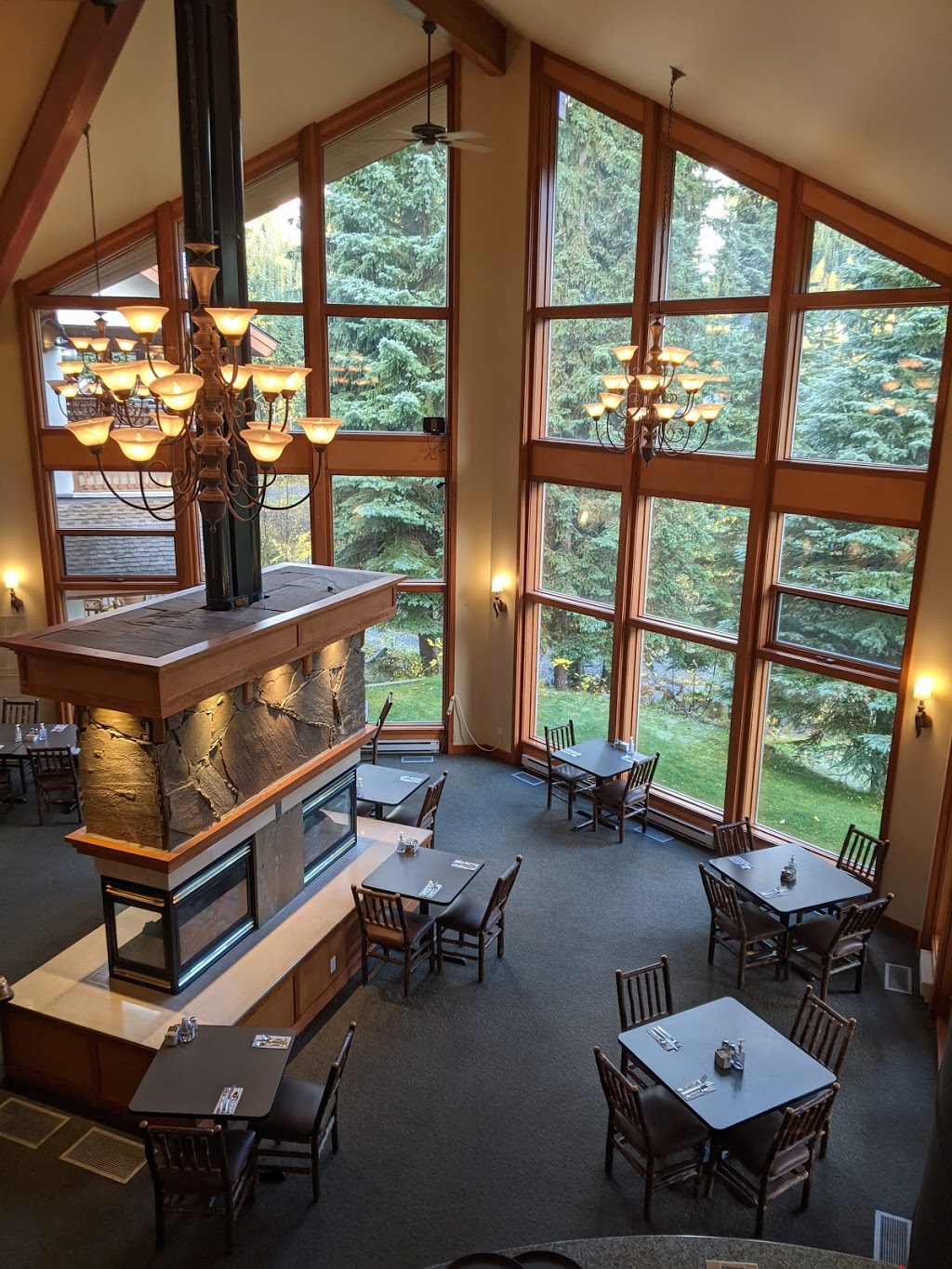 Pinnacle Lodge | 2503 Eagle Ct, Sun Peaks, BC V0E 5N0, Canada | Phone: (250) 578-7136