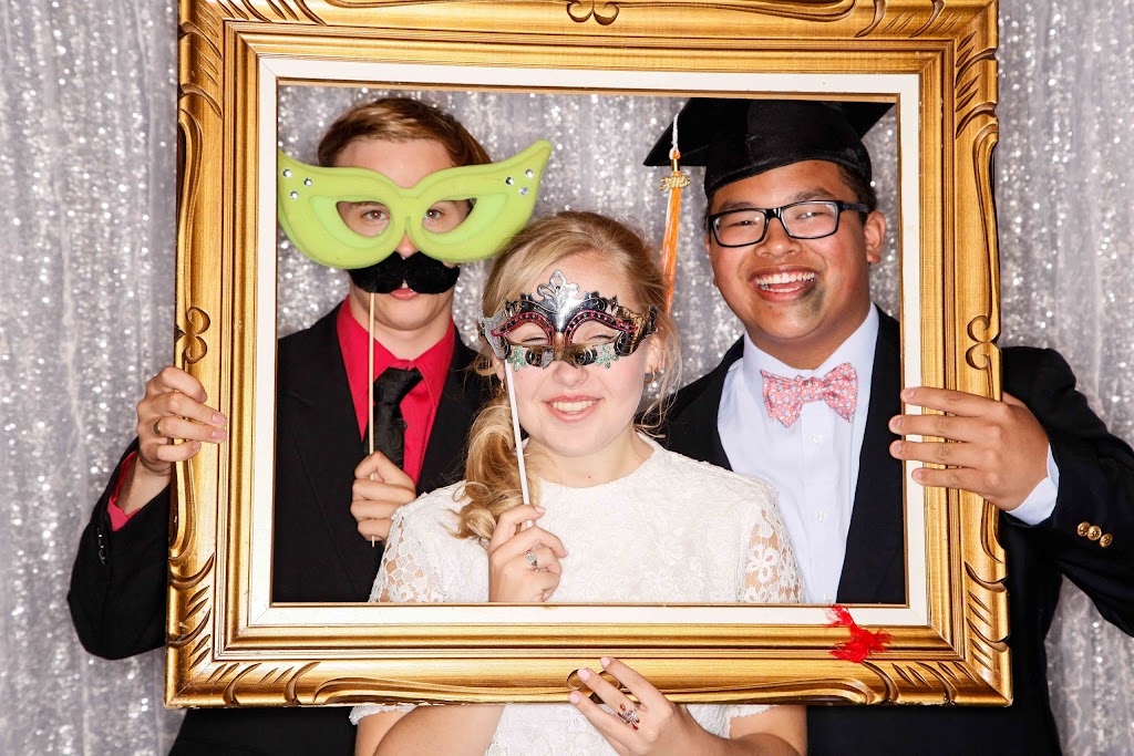 Niagara Photo Booth.ca | 5368 Menzie St, Niagara Falls, ON L2E 2V8, Canada | Phone: (905) 357-7720