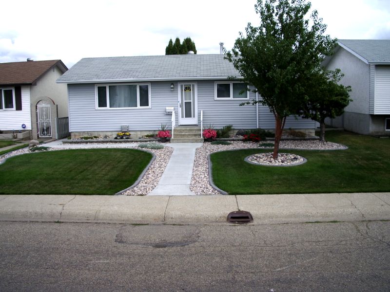 Superb Curb | 8811 199 St NW, Edmonton, AB T5T 6E8, Canada | Phone: (780) 995-1441