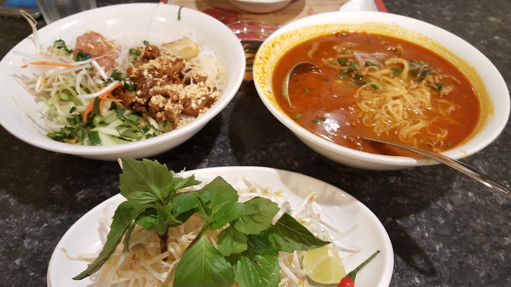 Pho Binh Minh Restaurant | 819 Sargent Ave, Winnipeg, MB R3E 0B9, Canada | Phone: (204) 505-1505