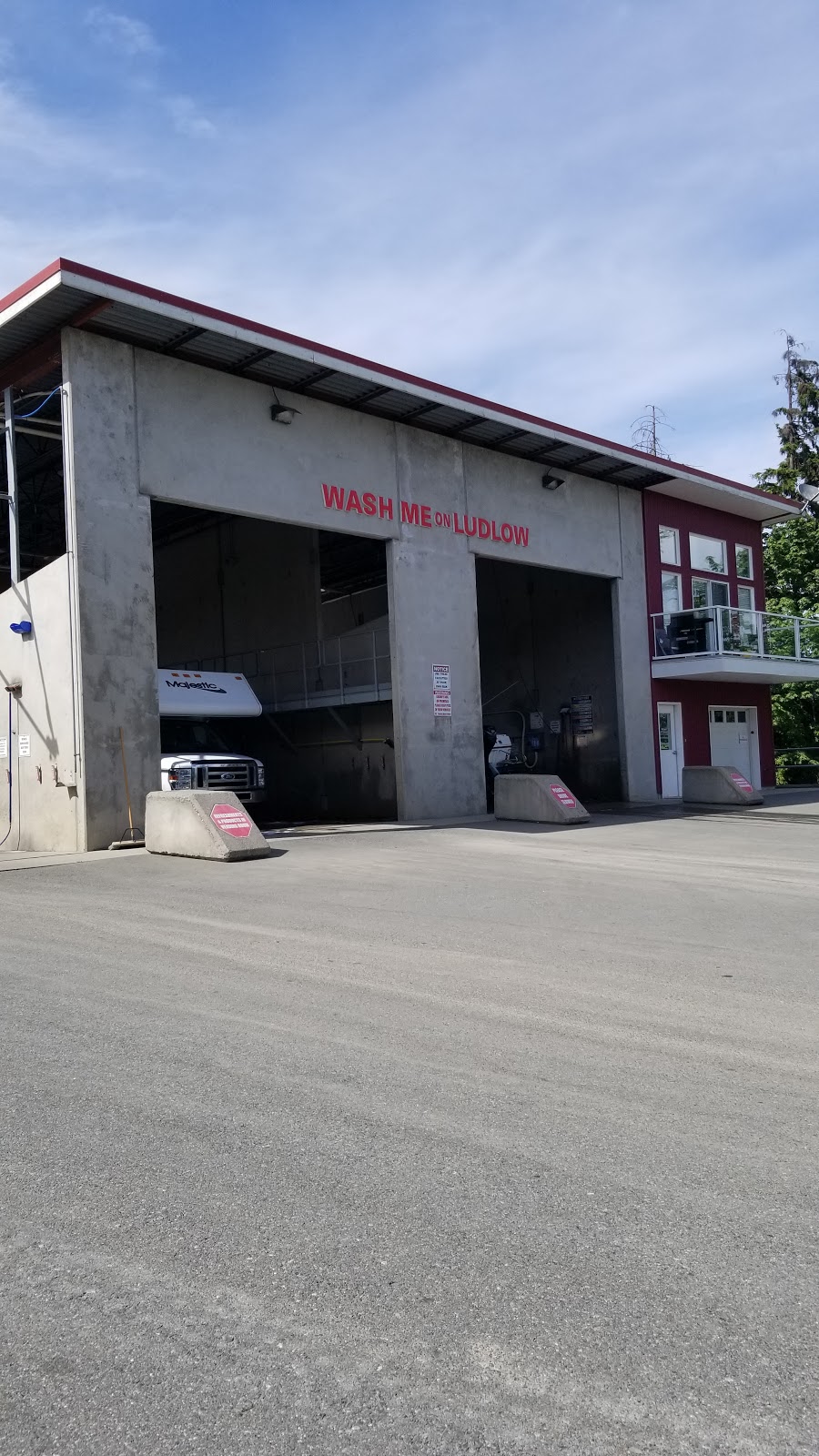 WASH ME on LUDLOW | 930 Ludlow Rd, Ladysmith, BC V9G 1A1, Canada | Phone: (250) 210-3204
