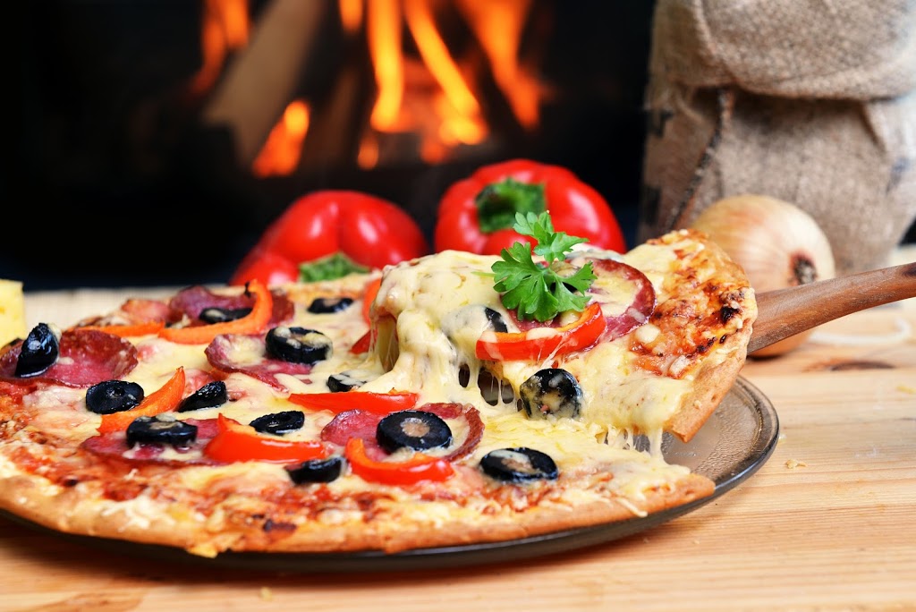Pizza Hot Pizza | 3899 Trelawny Circle, Mississauga, ON L5N 6S3, Canada | Phone: (905) 826-4477