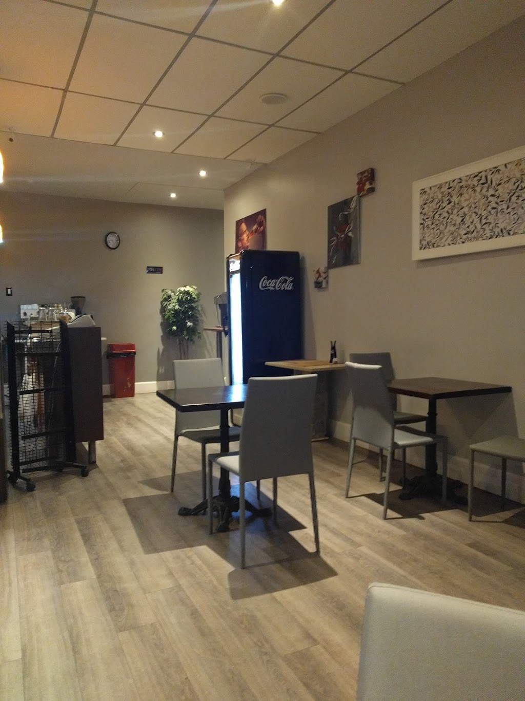 Cafe Mogador | 6785 Boul Milan, Brossard, QC J4Z 2B5, Canada | Phone: (450) 904-1006