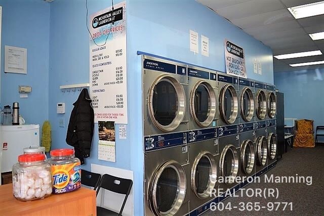 Lynn Valley Laundromat | 1268A Lynn Valley Rd, North Vancouver, BC V7J 2A3, Canada | Phone: (604) 986-1280