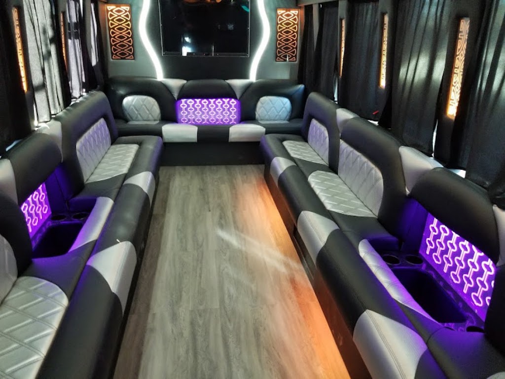 six limo | 2401 Ellesmere Rd unit 3, Toronto, ON M1G 3M8, Canada | Phone: (416) 546-6800